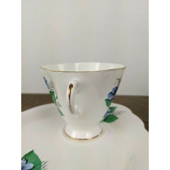 Windsor Bone Chine Tea cup and saucer, snack plate Blue flowers gold rim - Picture 3 of 10